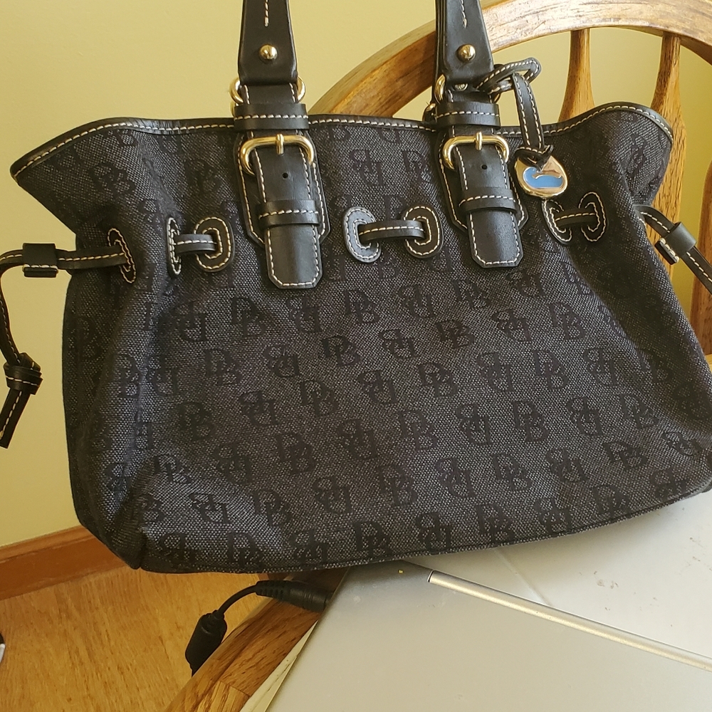 Dooney & Bourke purse